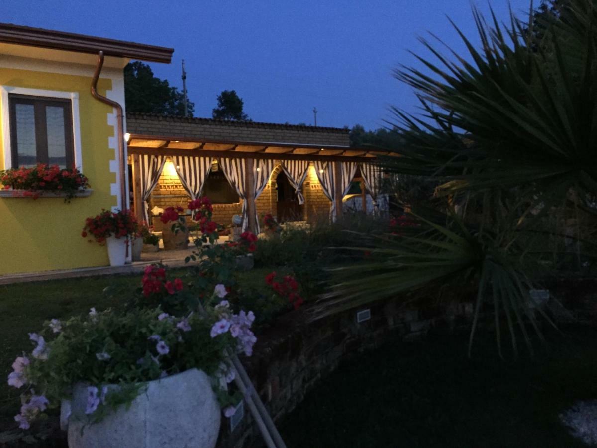 Villa "Casa Al Chiazzullo" Mirabella Eclano Exteriör bild